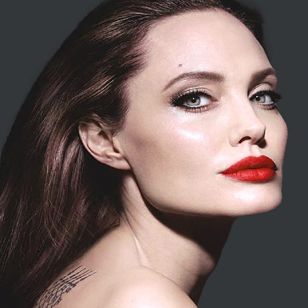Эффект ' филлеры Джоли': филлеры помогают достичь желаемого контура лица 